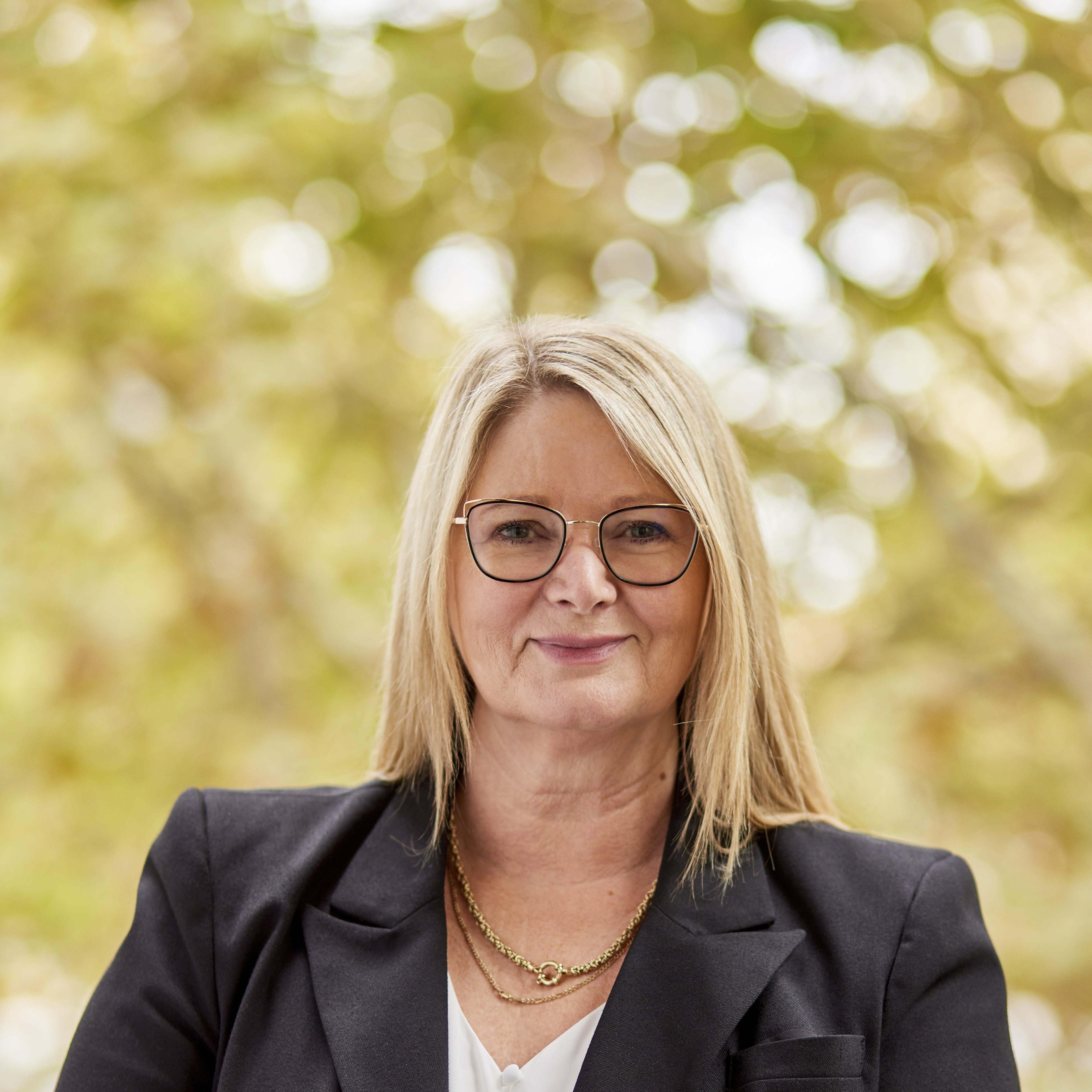 AEDA STAFF 2434 WEB RES