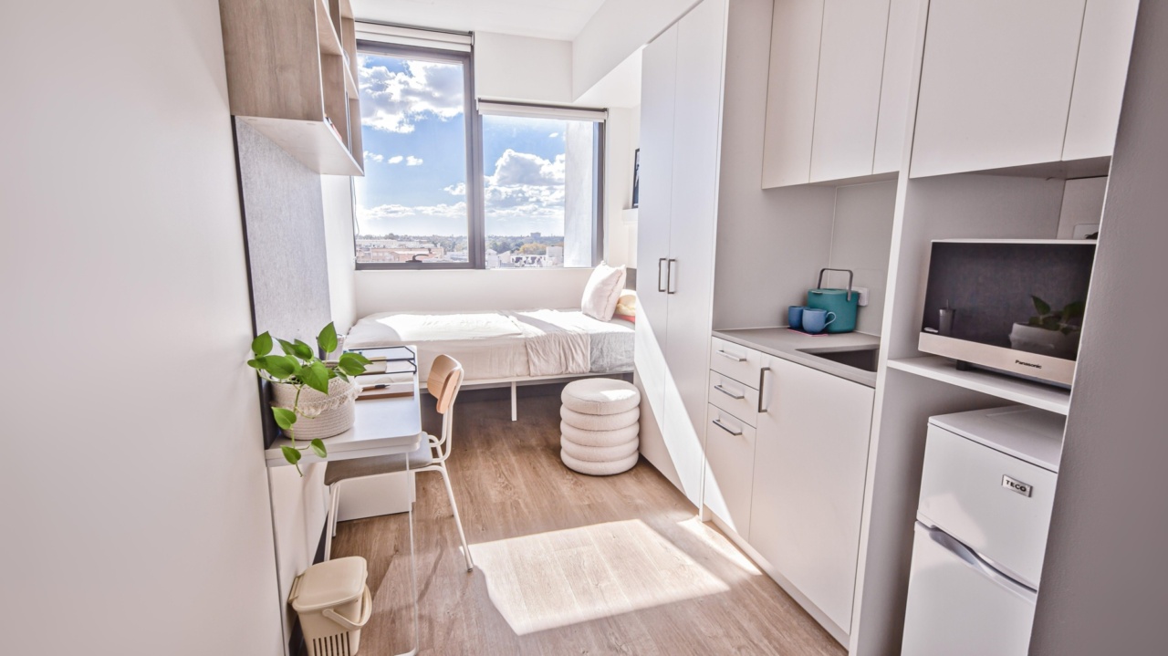 INT CO LIVING ENSUITE 1