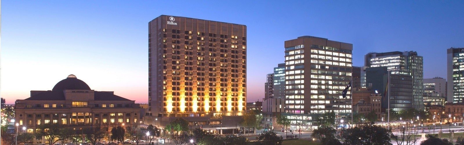 Hilton hote 1600x500l min