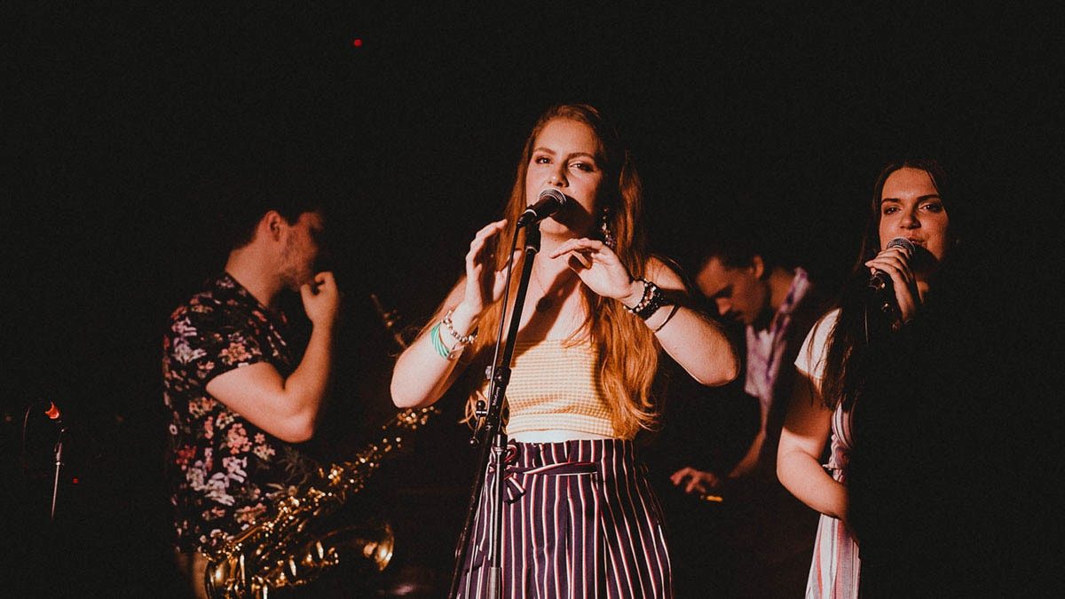Eliza Dickson performing