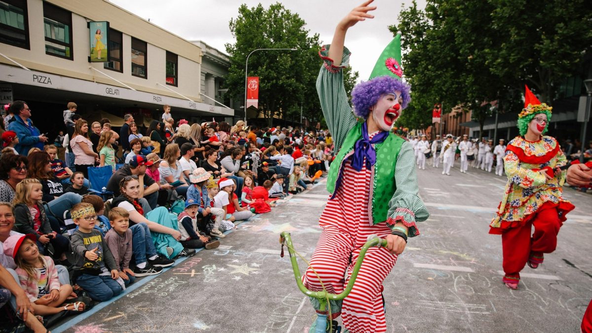 Kidschalk drawings clowns christmas pageant