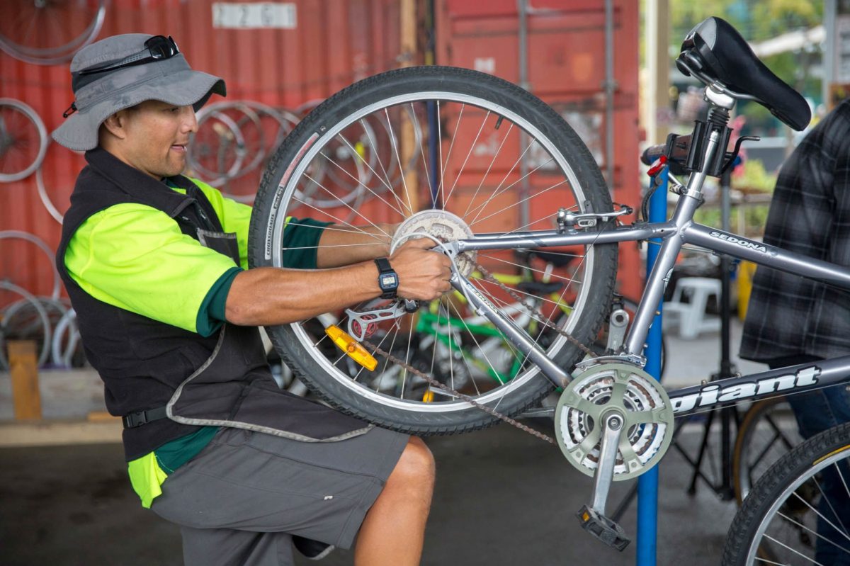 Volunteer working on a bike Bikes for Refugees AL online