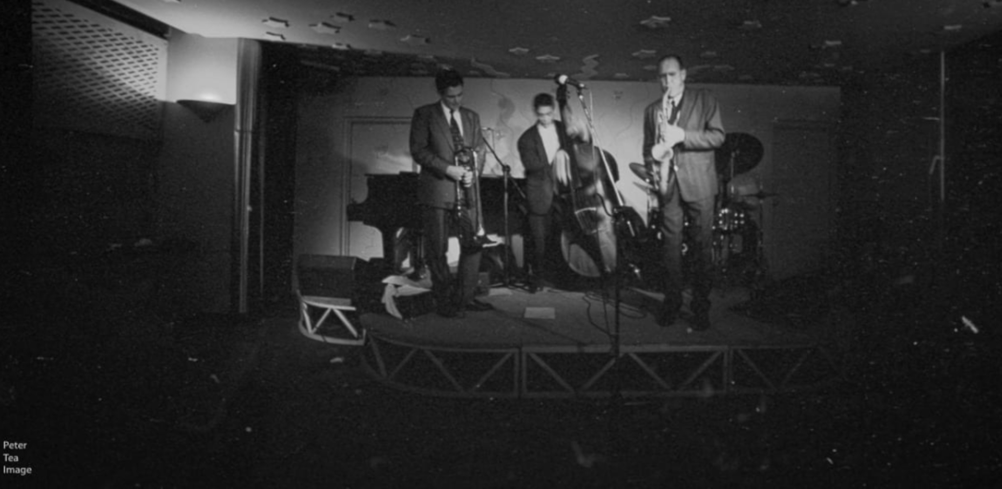 Three musicians on cargo club stage peter tea image
