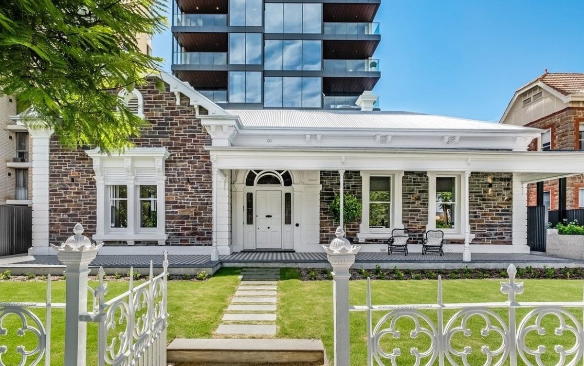 Dwelling ('Brougham House') & former Stable 4851 Brougham Place