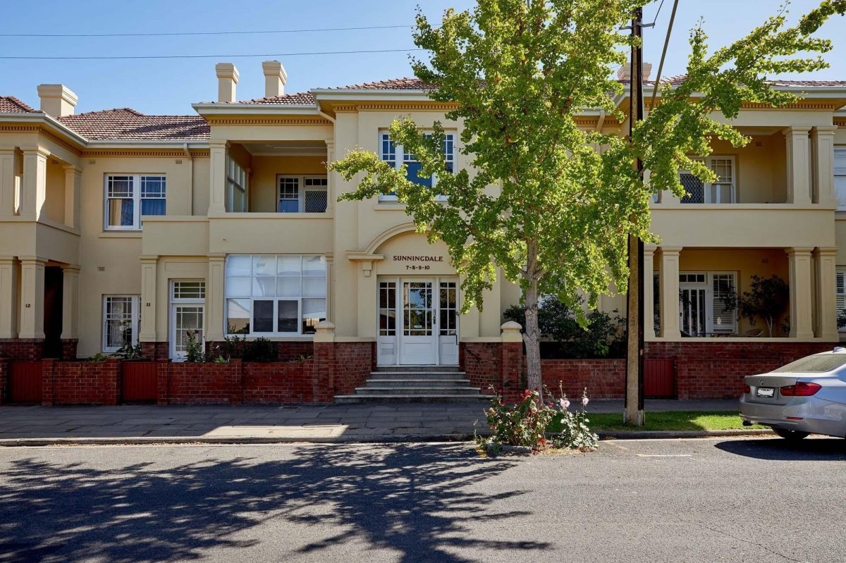 Apartments, garage outbuilding and fence (Sunningdale) 220 Barnard