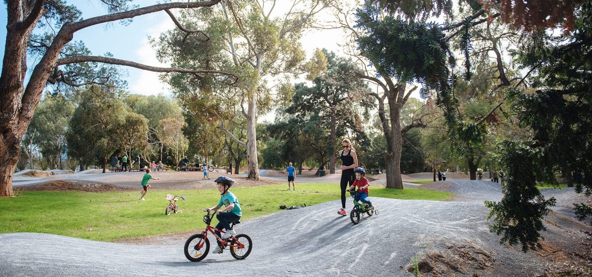 Family bike riding park20
