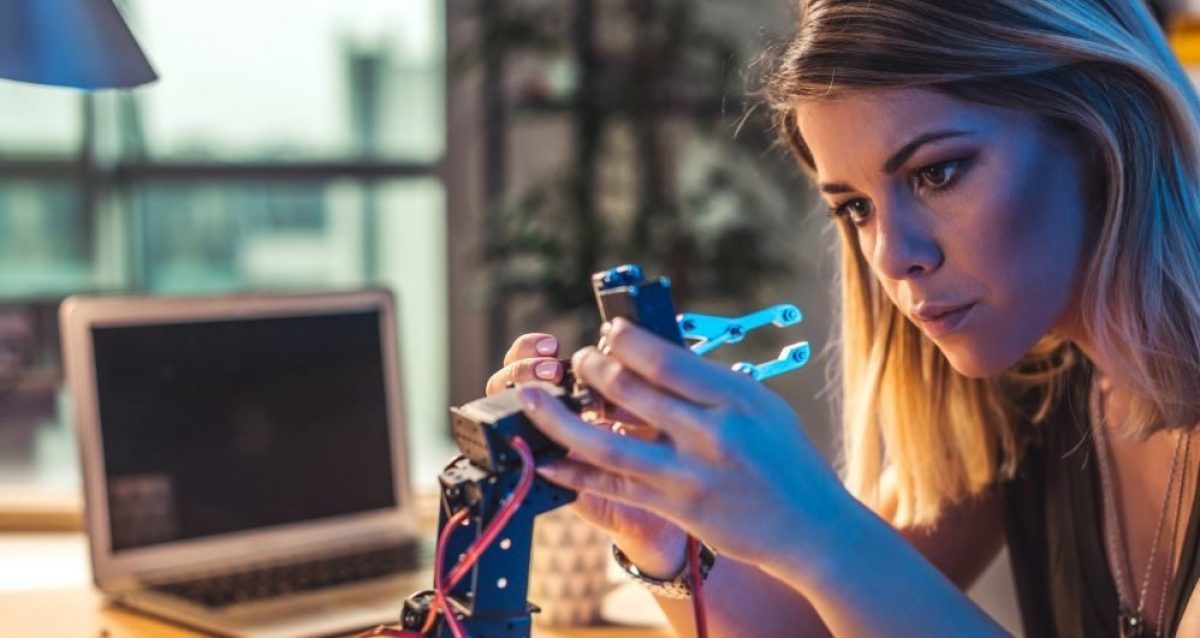 Library woman robotics tech talk