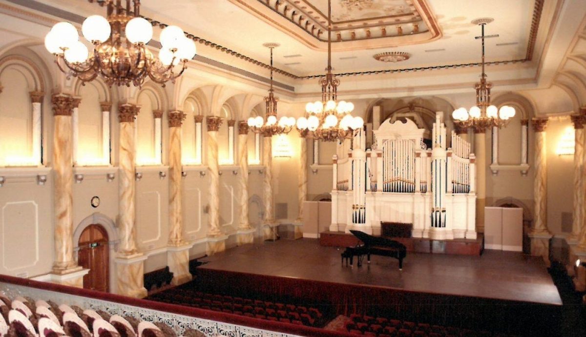 Old adelaide town hall organ painted white