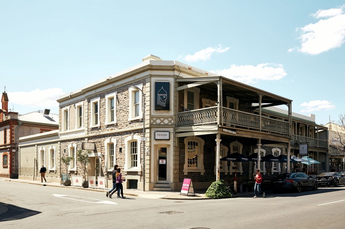 Sacarens head hotel